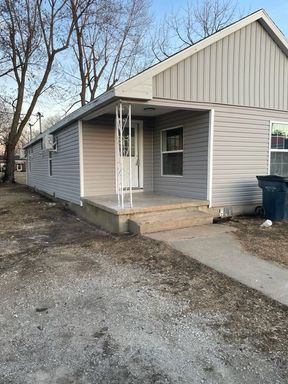 1 Bed 1 Bath Duplex Pre-leasing