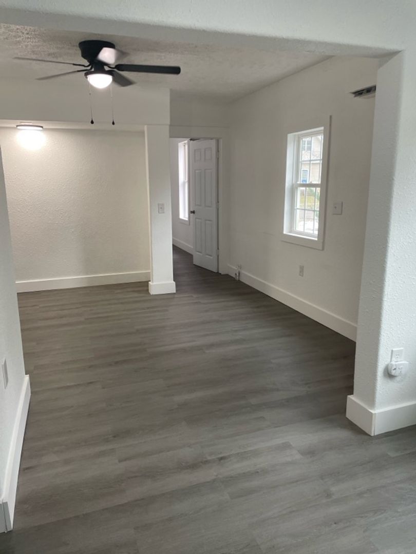 Springfield Apartment: 944 W Central Ave