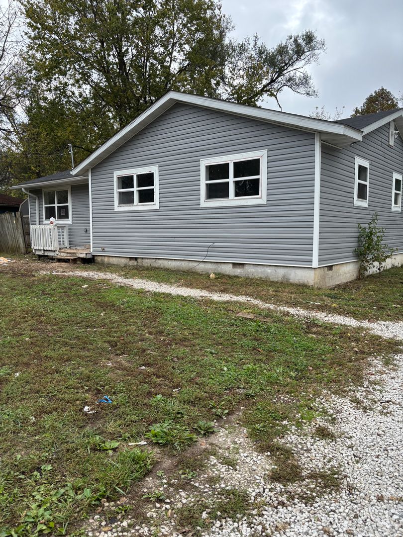 Springfield House: 3042 W. Hovey St