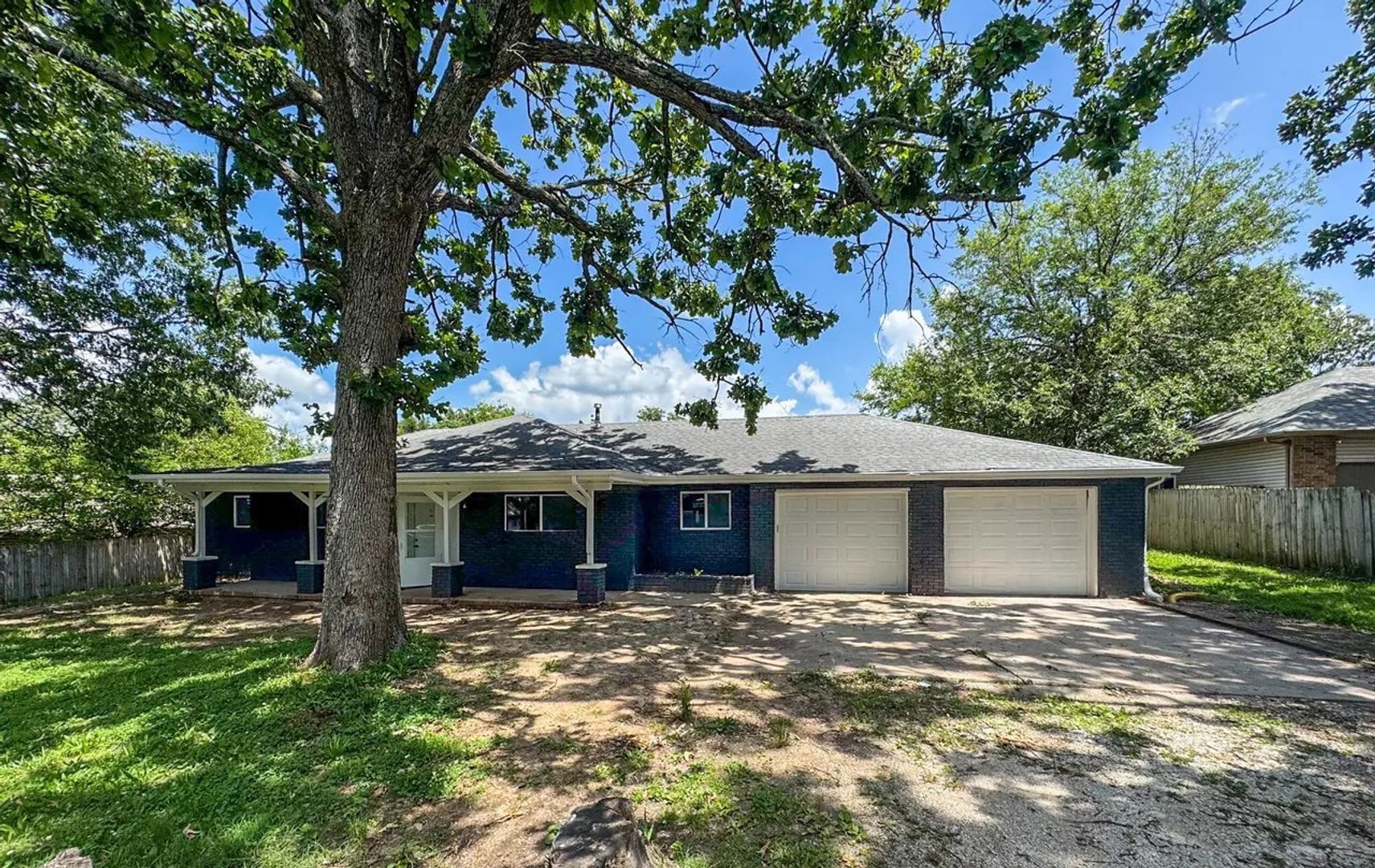 Strafford House: 804 N Washington St