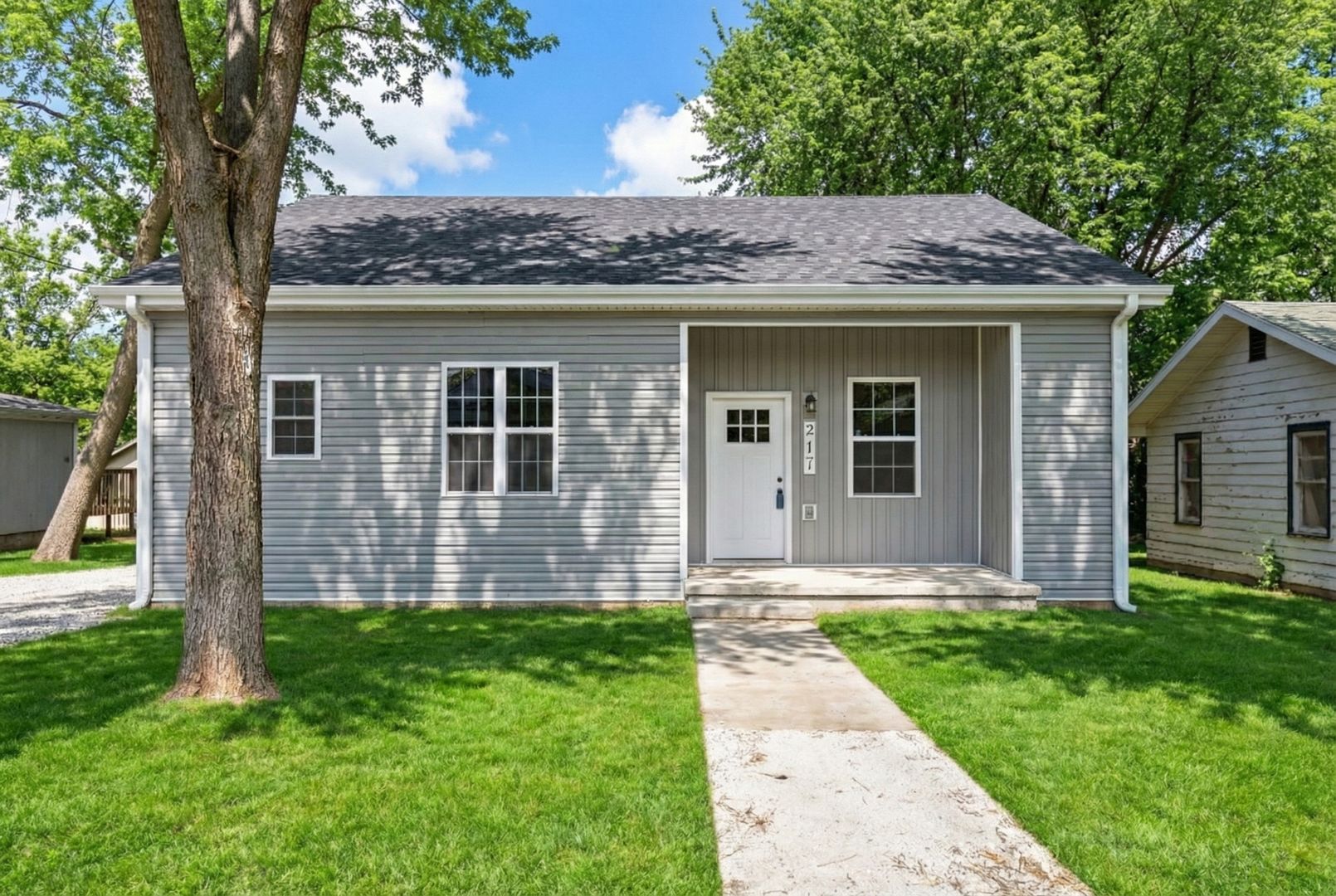 Buffalo House: 217 W Ramsey St