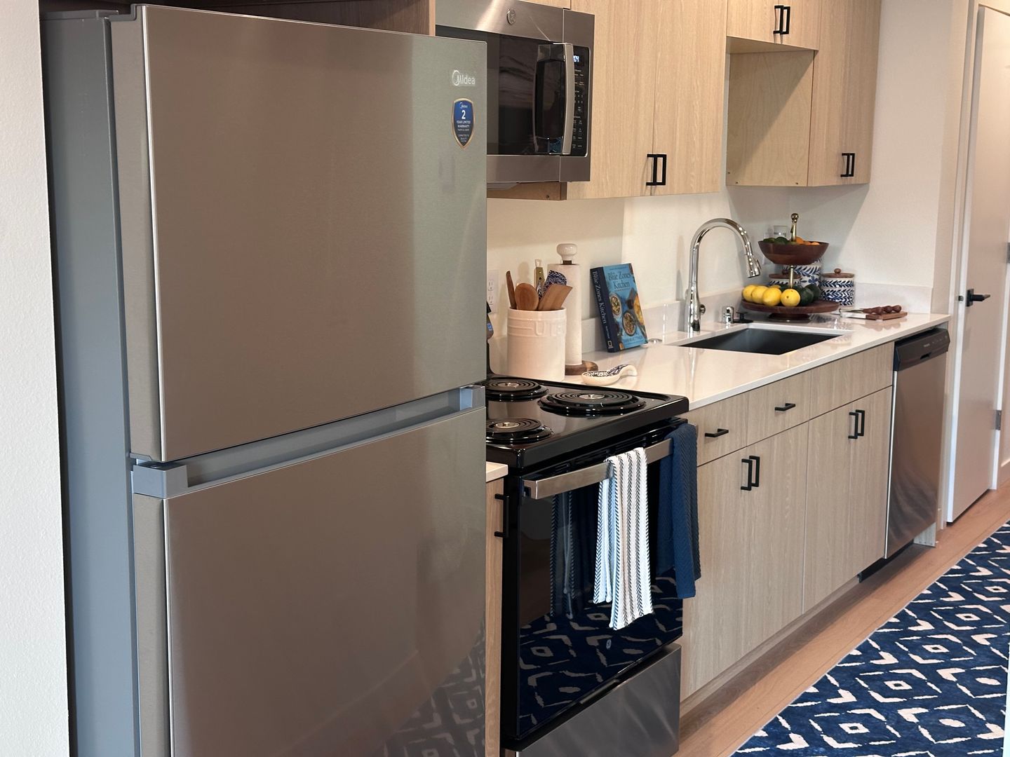 Everett Apartment: 3402 Colby Avenue