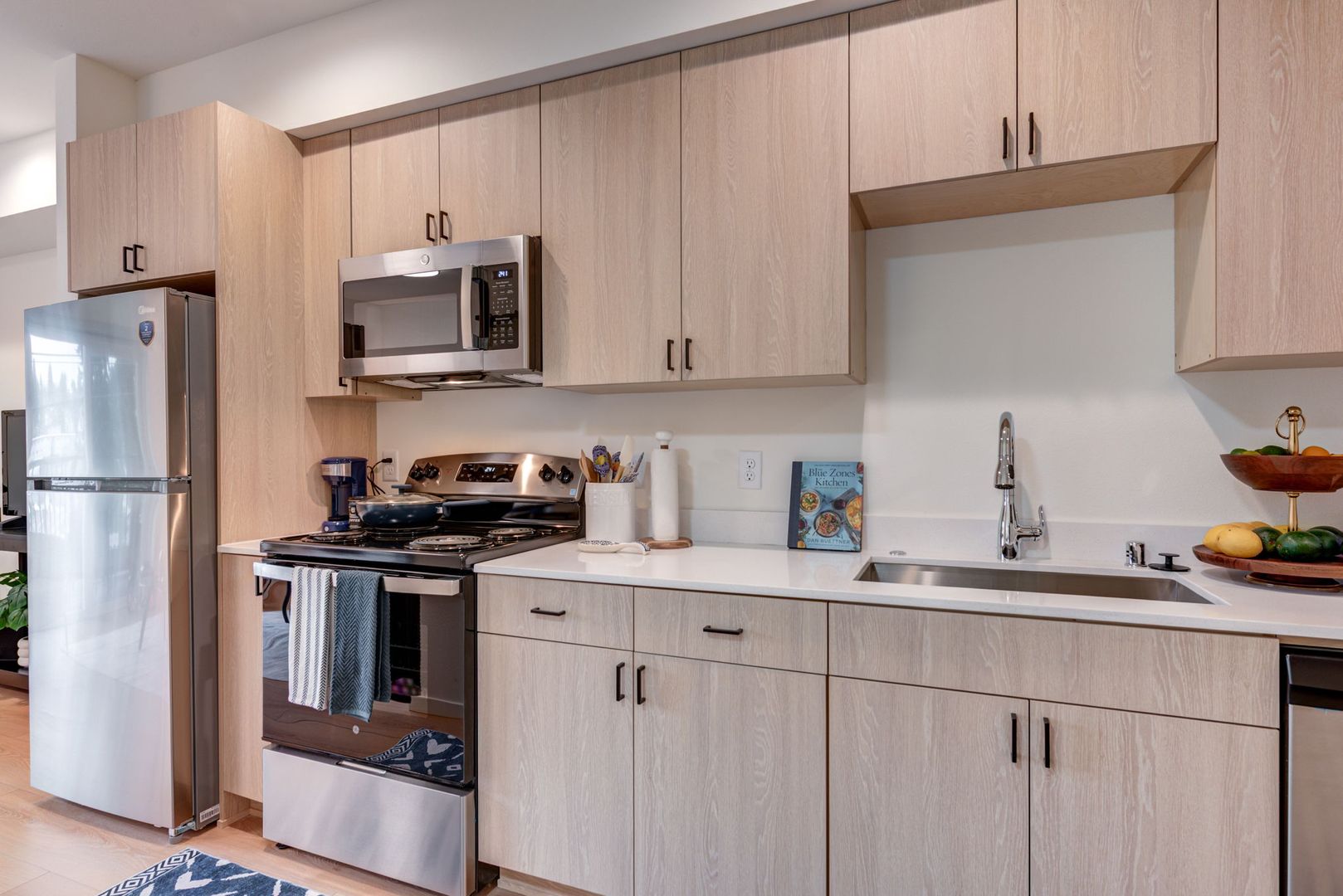Everett Apartment: 3402 Colby Avenue