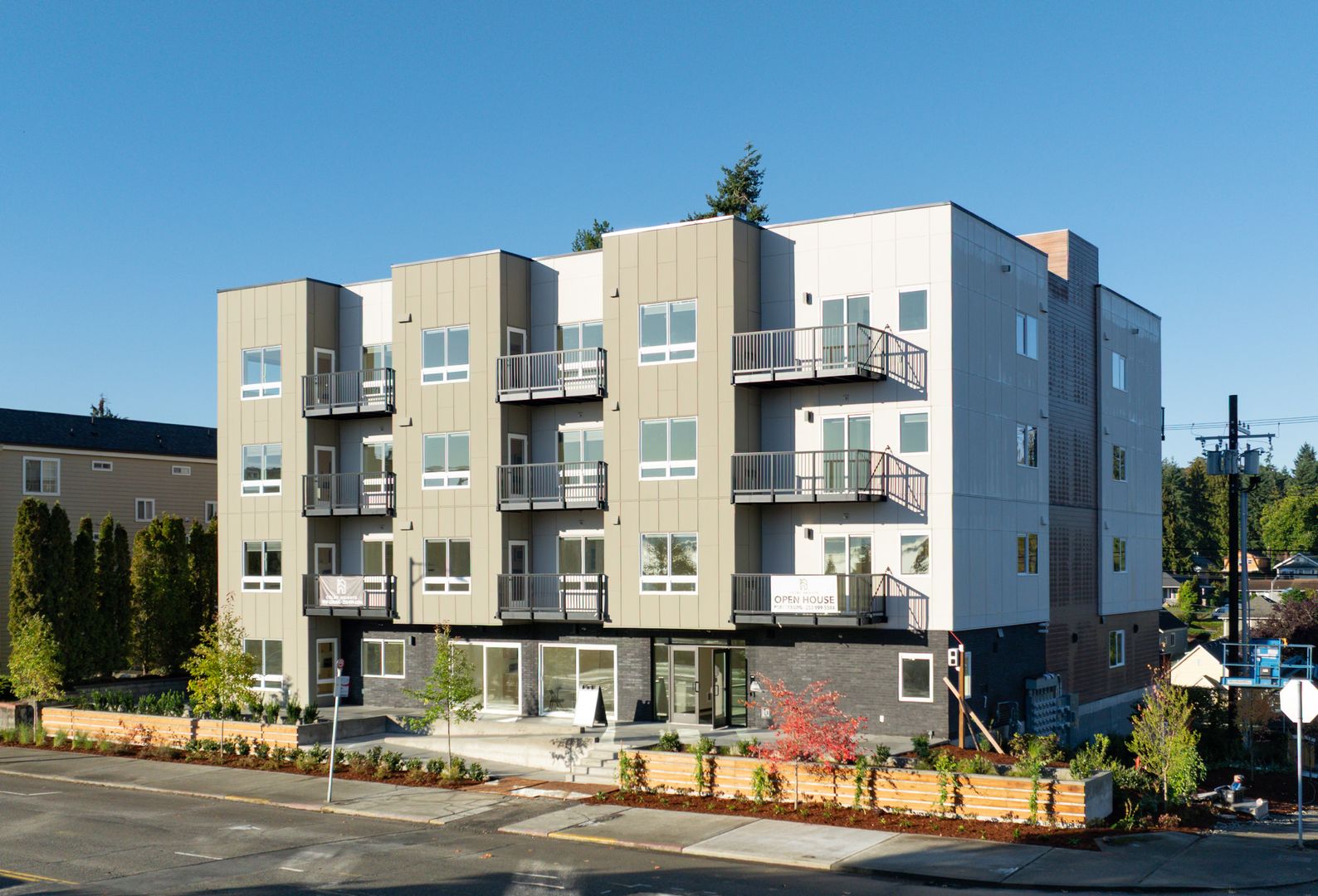 Everett Apartment: 3402 Colby Avenue