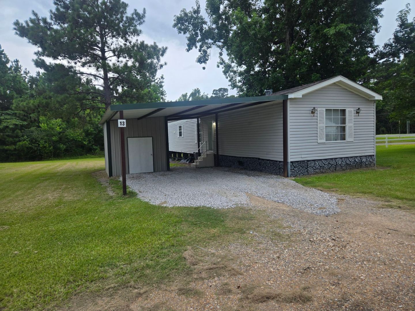 Dry Prong Apartment: 21459 Highway 167