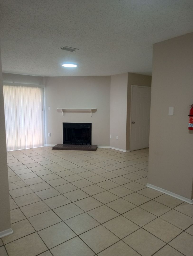 Alexandria Apartment: 2509 Culpepper Rd