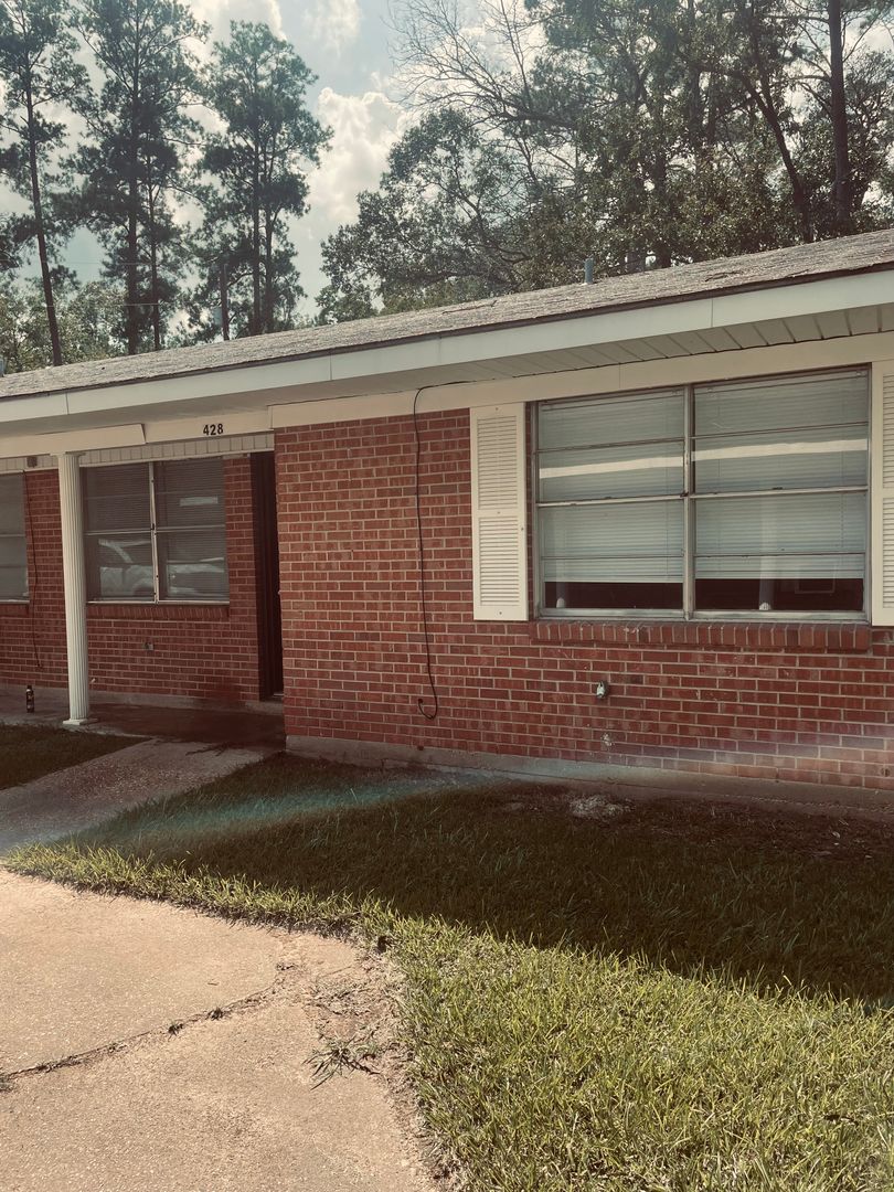 Pineville Apartment: Forest Avenue