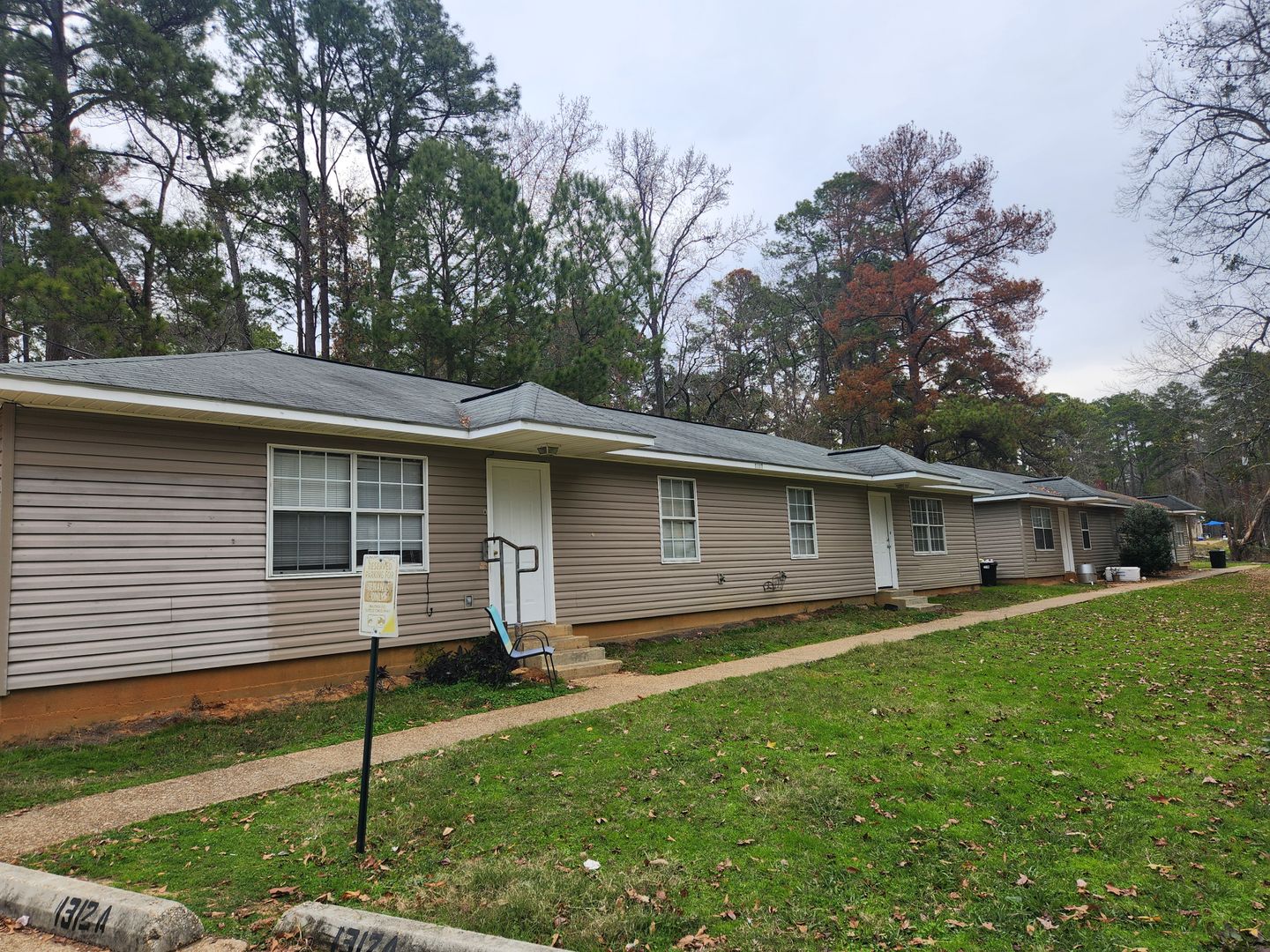 Pineville House: 1310 B Jeannie St