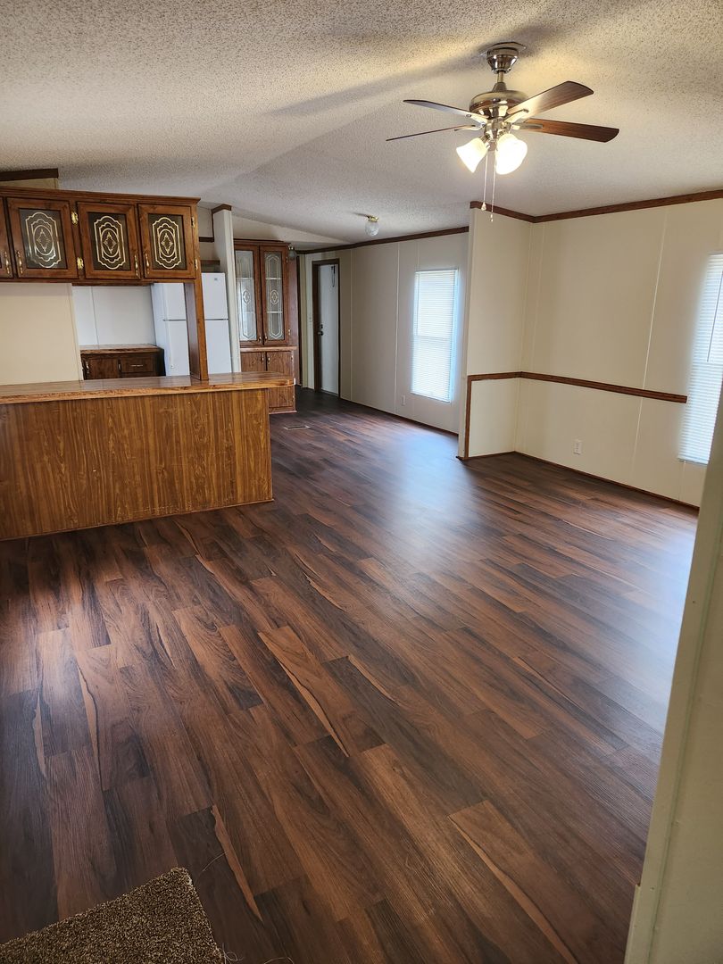 Dry Prong Apartment: 21459 Highway 167