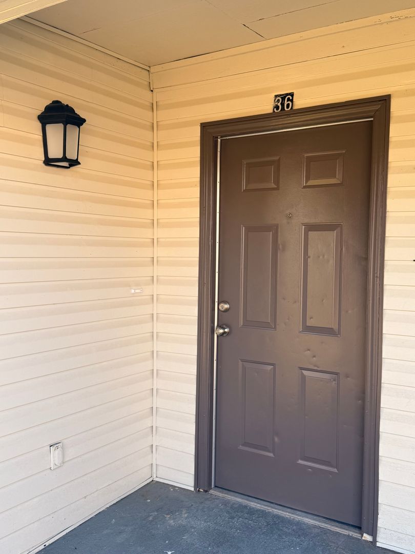 Alexandria Apartment: 2509 Culpepper Rd