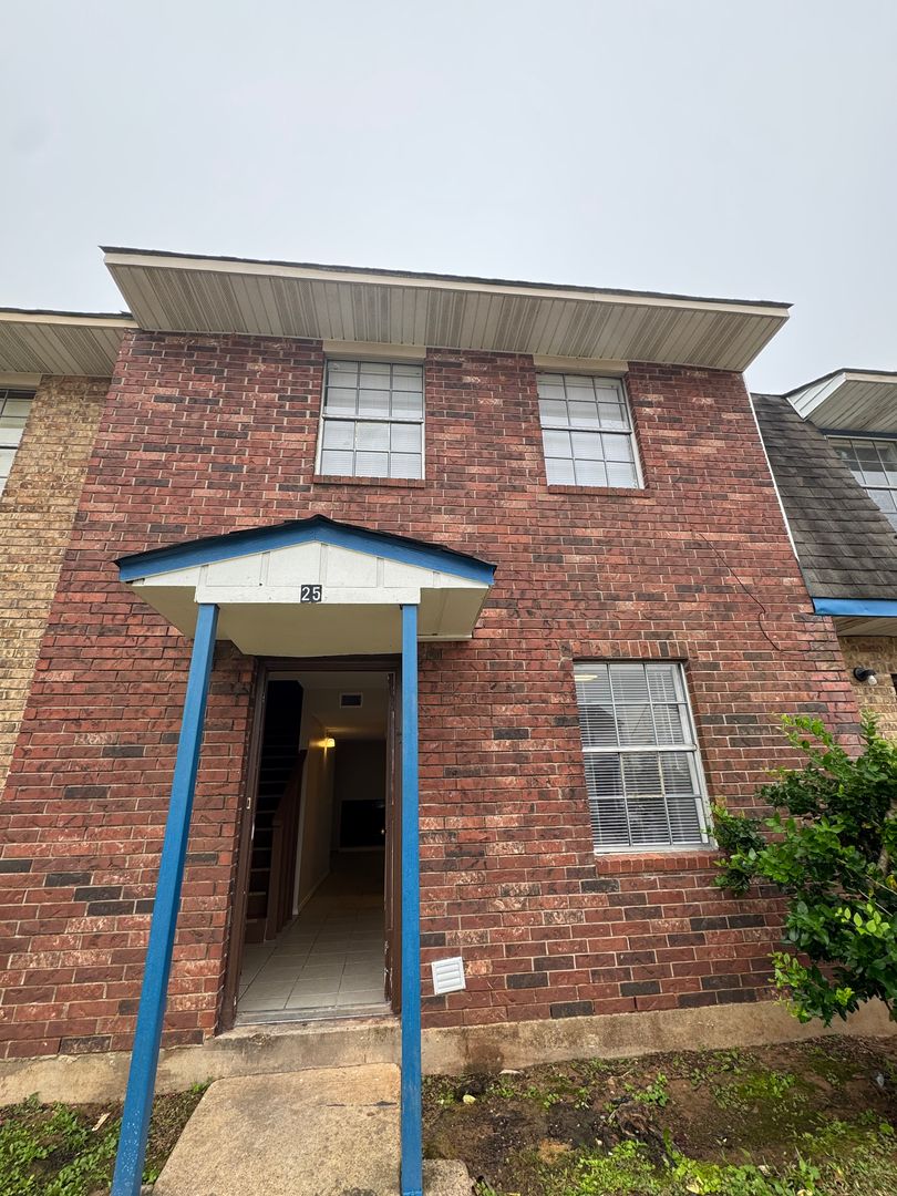 Alexandria Apartment: 261 McKeithen Dr