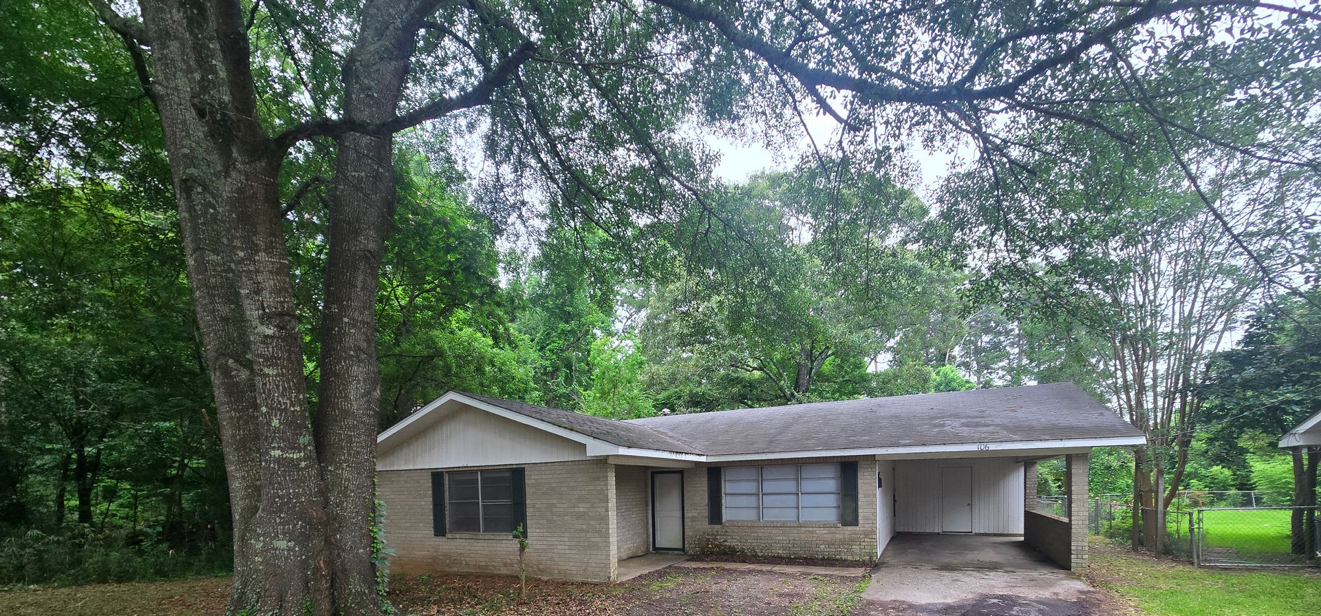 Pineville House: 106 Hillcrest Road