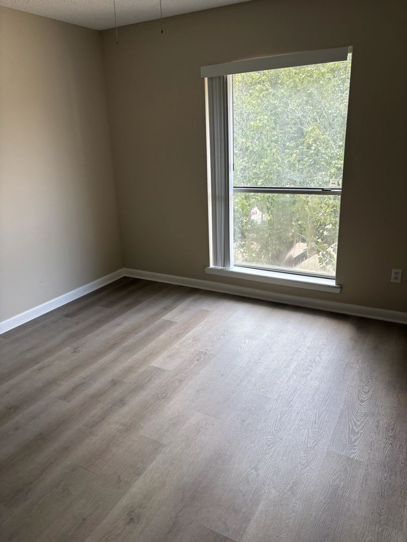 Woodworth Apartment: 1 Butler Dr