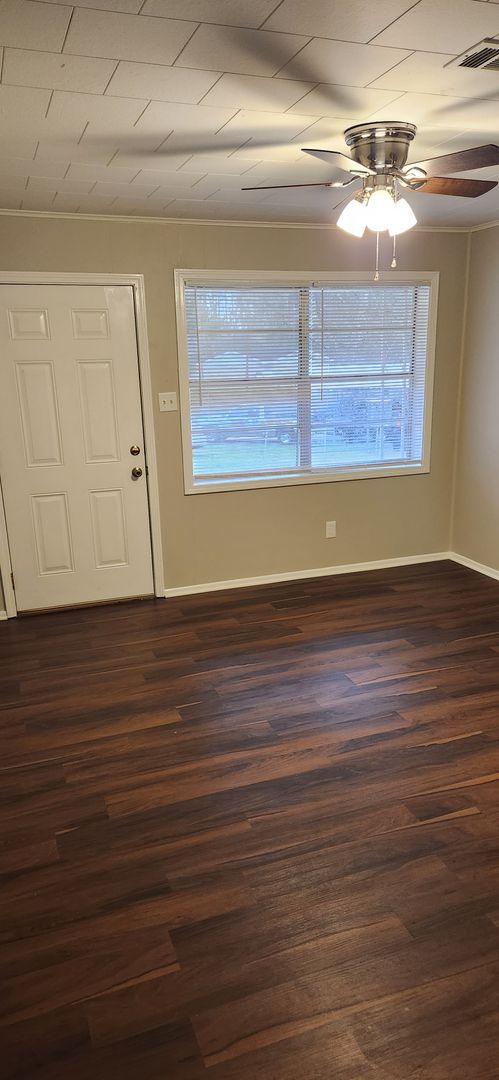 Pineville Apartment: Forest Avenue
