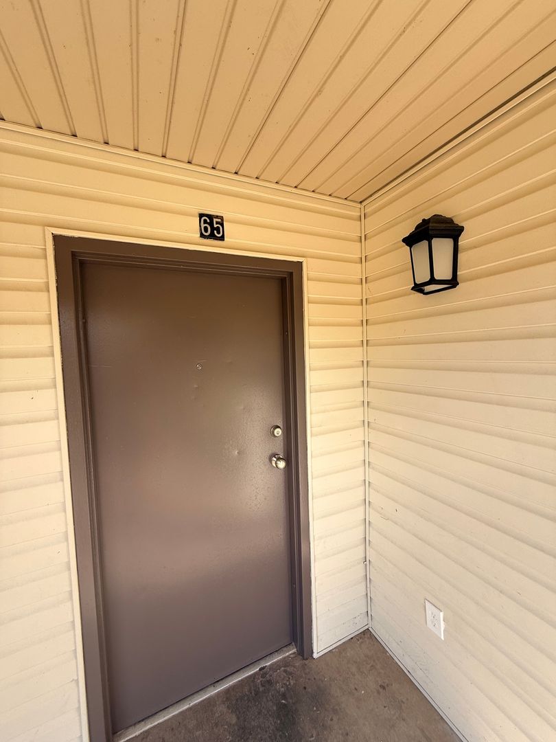 Alexandria Apartment: 2509 Culpepper Rd