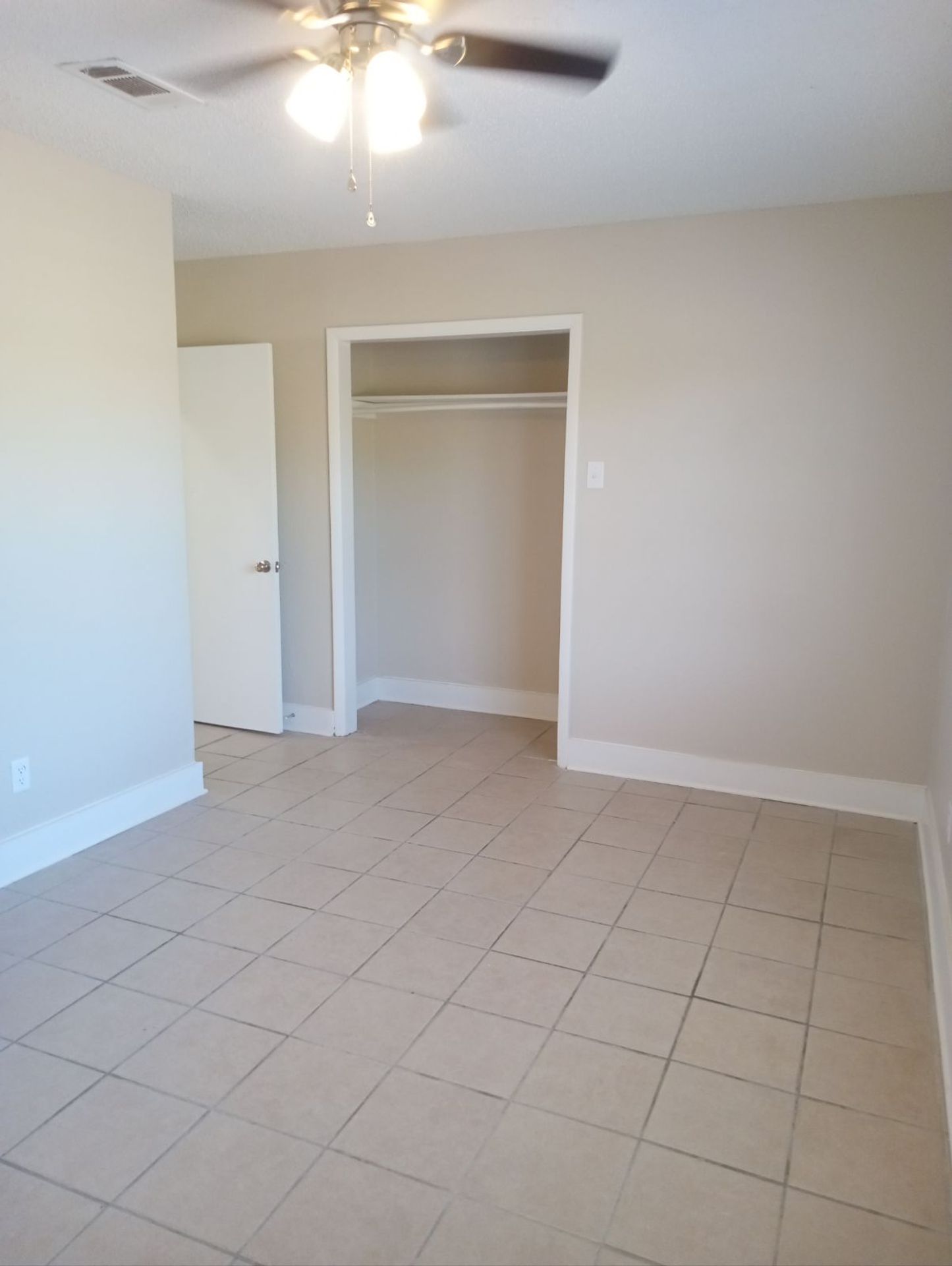 Alexandria Apartment: 425 Wilson Ln