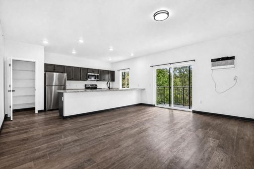 Brand-New Large 2 Bed, 2 Bath Apartment with Garage, Private Entry & In-Unit Laundry – photo 1
