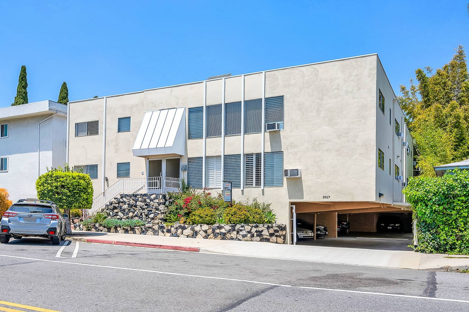 Large 1 bed in Franklin Village! 