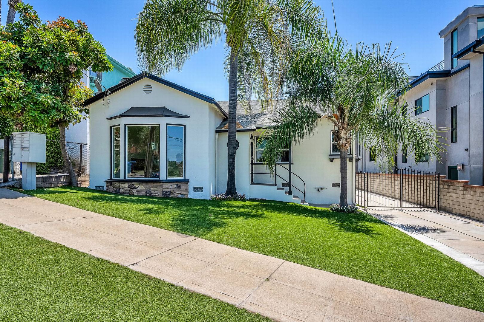 Stunning remodeled home in Silverlake!!