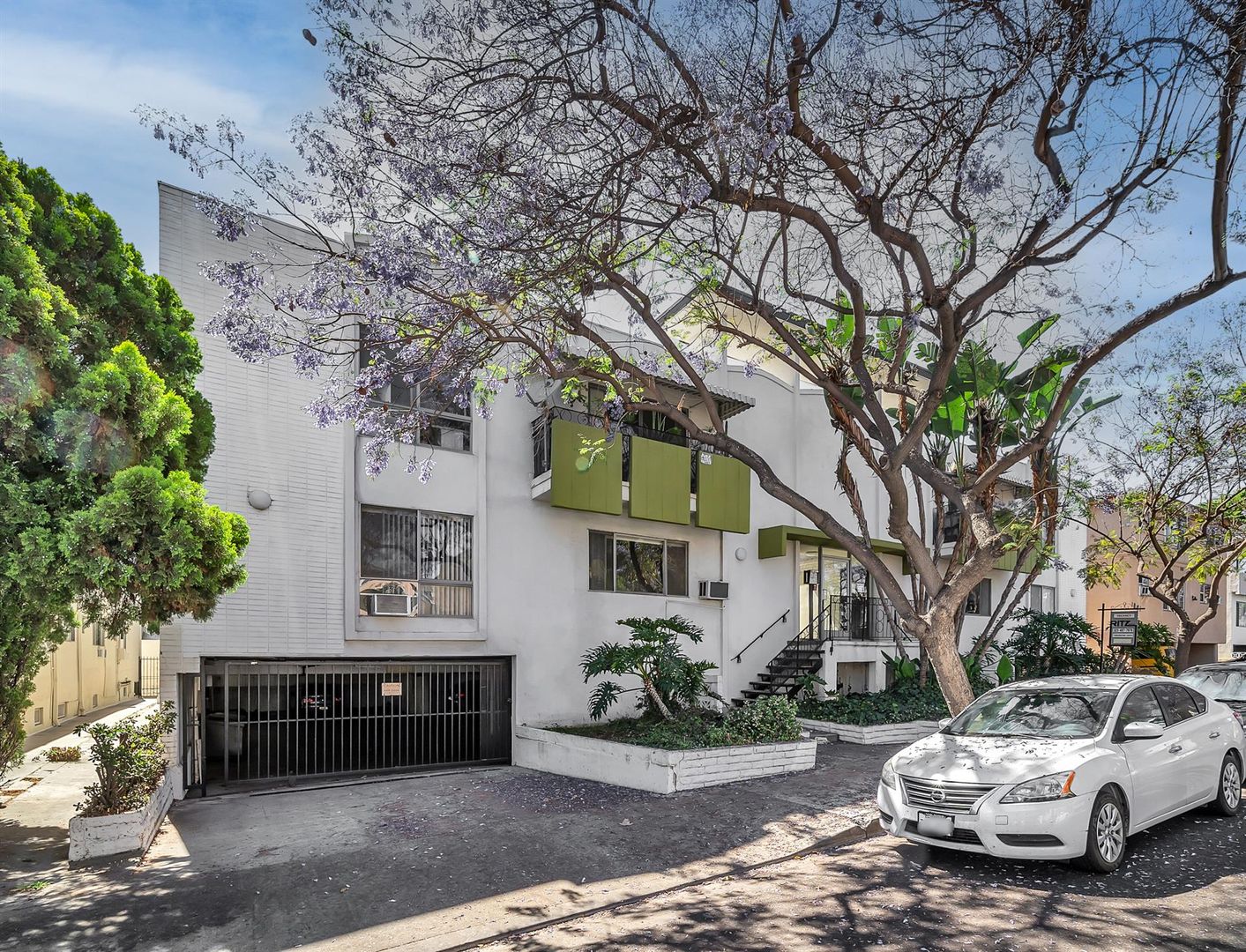 West Hollywood Apartment: 1035 N. Stanley Ave