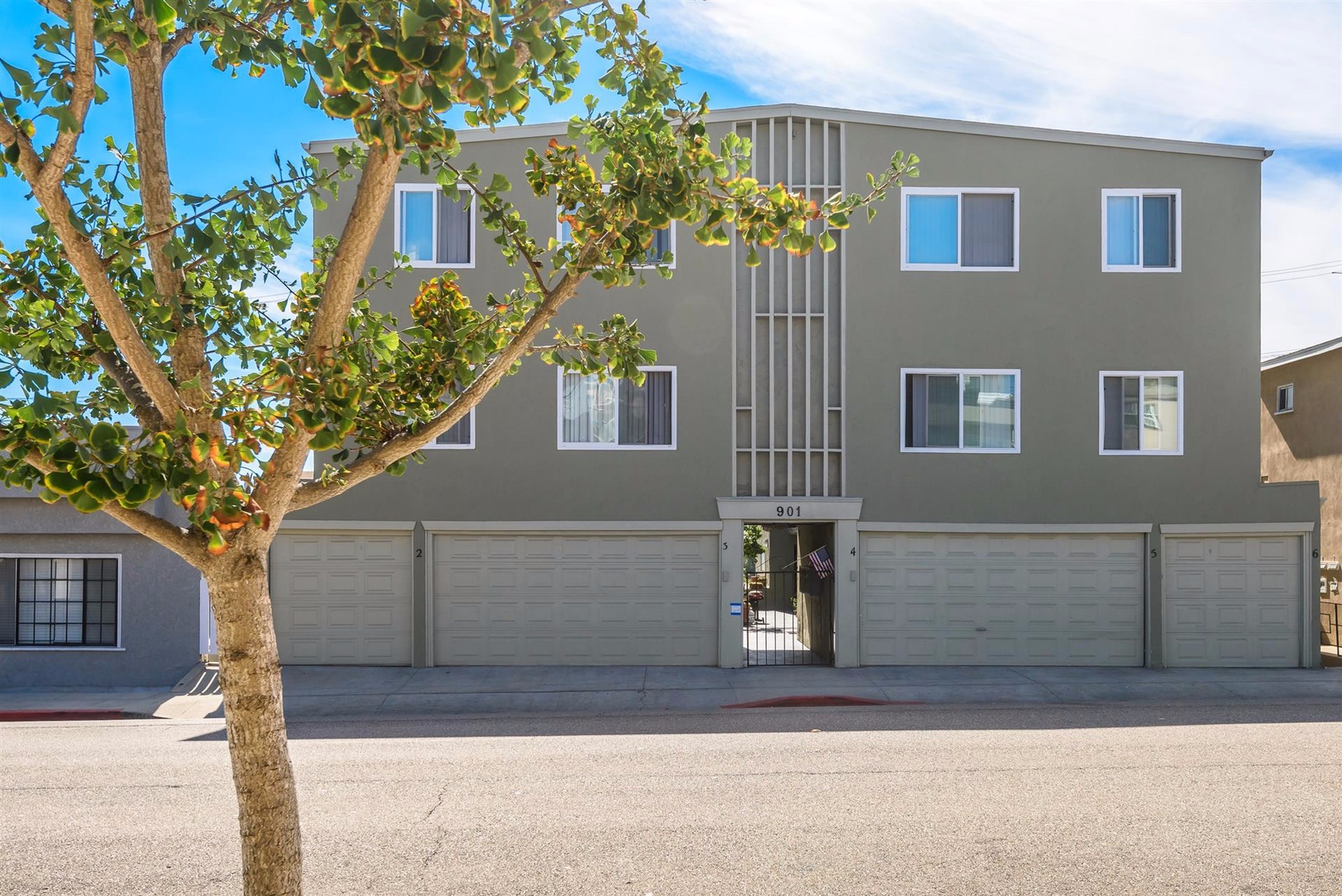 Hermosa Beach Apartment: 901 Manhattan Ave. #10