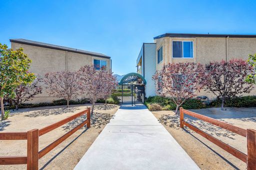 One bedroom in La Crescenta! – photo 1