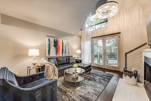 6011-220 Tango "Executive Loft" Spacious and Bright, 2-Story Executive Loft with Fireplace – photo 1