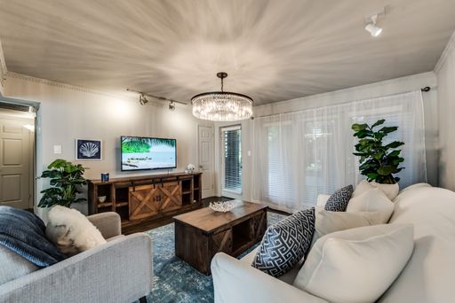 6011-114 Rumba "Sea Breeze" Executive Resort Living in Central Dallas – photo 1