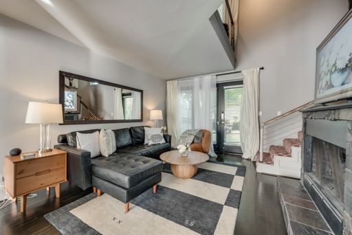 Quiet 2-bedroom loft residence with resort pool. – photo 1