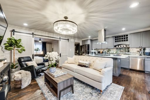 4803-103 The "Savoy" at Sir Charles - Lovely 1-bedroom condo with hot tub Central Dallas – photo 1