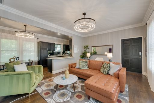 Charming King Bed Retreat on Historic Swiss Ave – photo 1