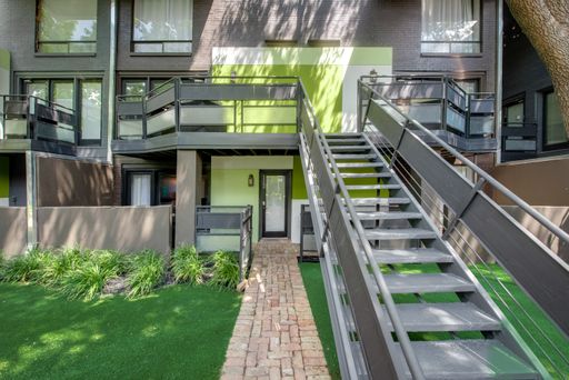Cozy 2-bedroom furnished condo with resort amenities in Lakewood – photo 1