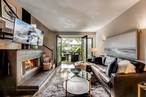 6011-223 Tango "Lux Loft Living" 2-story, 2 bed luxury loft living Central Dallas with Fireplace – photo 1