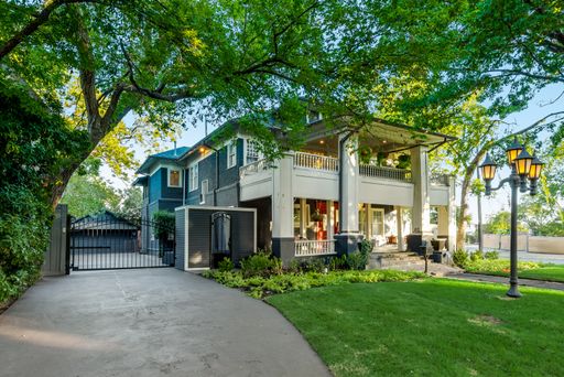Historic home with luxury finishes in quiet Lakewood neighborhood – photo 1