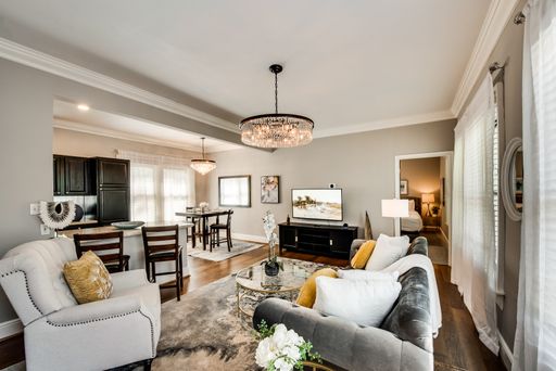 4417-05 Rosewood "Blue Lux" Executive Equipped Furnished Unit on Historic Swiss Avenue – photo 1