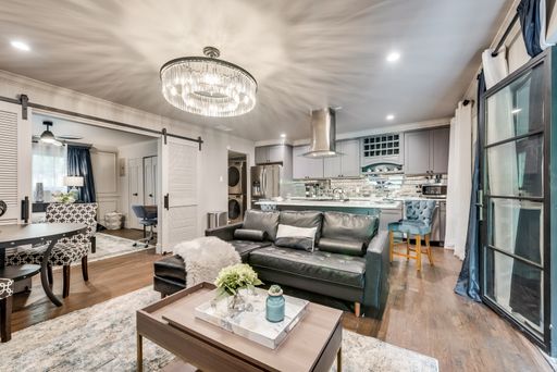 4803-205 The "Wallingham" at Sir Charles - Lovely Furnished King 1-Bedroom with Luxury Finishes and Sleep 8 Technology – photo 1