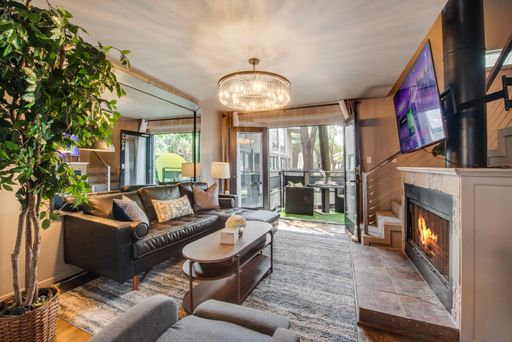 6011-224 Tango "Treehouse" Quiet 2-Bedroom Loft off historic Swiss Avenue – photo 1