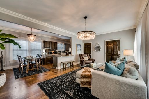 Swiss Ave Chic 1-bedroom Ensuite Condo – photo 1