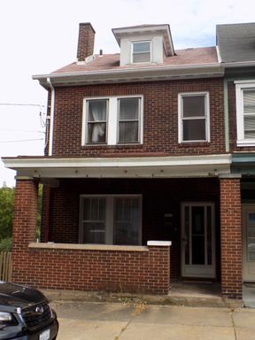 Spacious 3 Bed/ 1 Bath - with Laundry & Beautiful patio area – photo 1