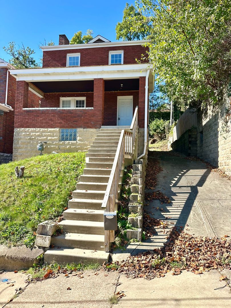Pittsburgh House: 2034 Redrose Avenue