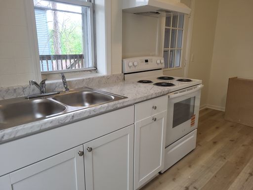 Newly renovated 3 bedroom in Ben Avon! Available now!
