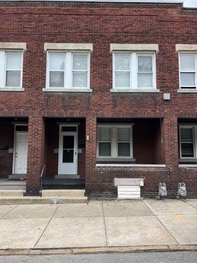 Spacious 3-Bedroom Townhome with Private Basement and Laundry Hookups – photo 1