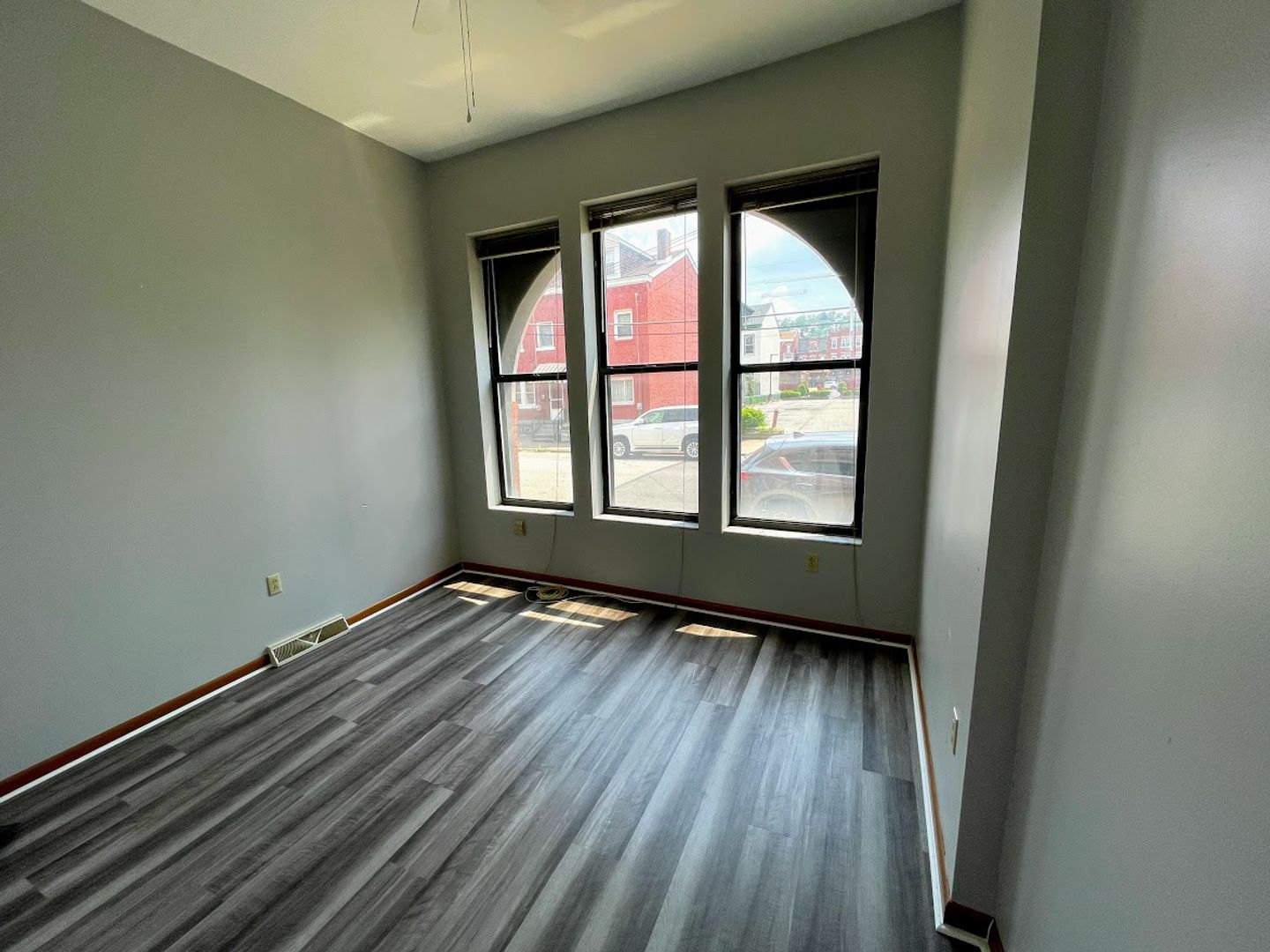 Pittsburgh Apartment: 2323 Sidney St