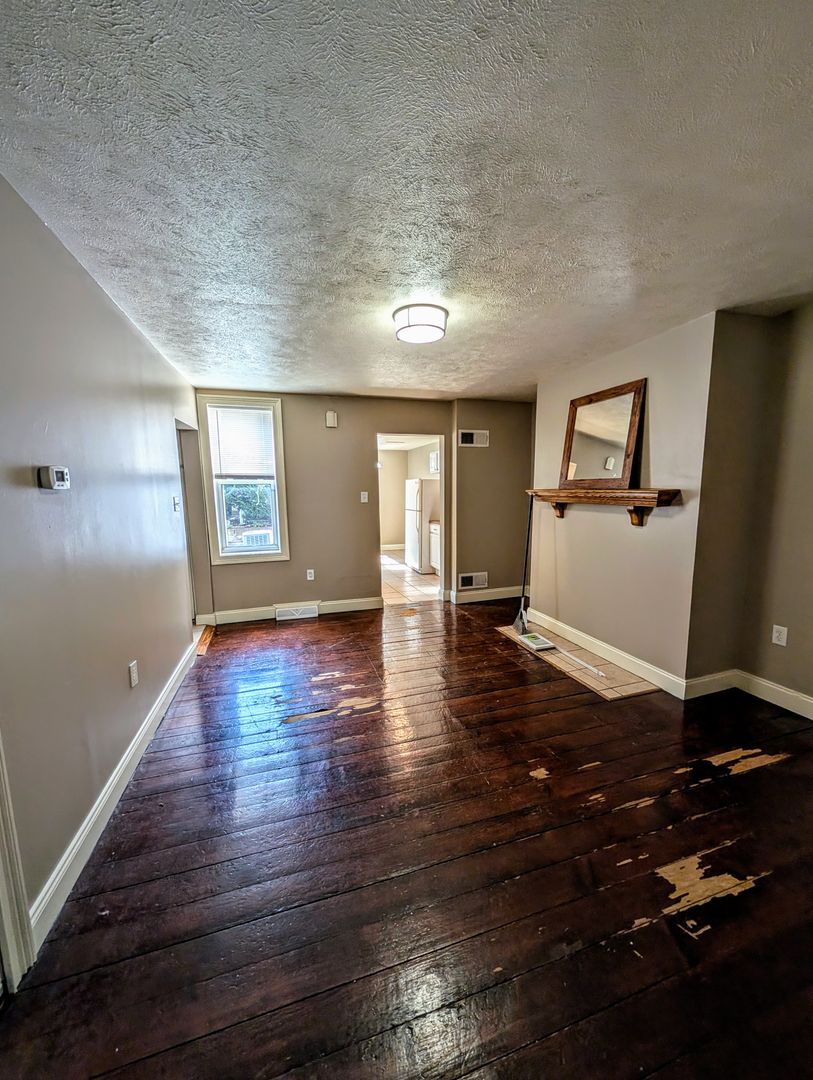 1812 Jane St. 3 of 12