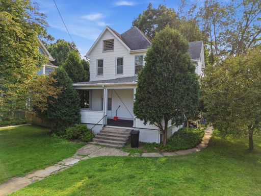 Beautifully renovated 2 bedroom in Crafton! Available now! – photo 1