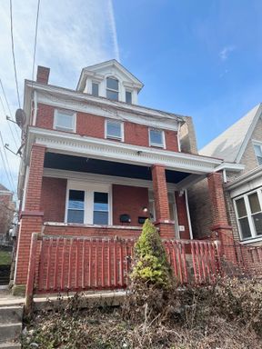 Large One Bedroom Apartment Available NOW! First floor - Stainless Appliances!! – photo 1