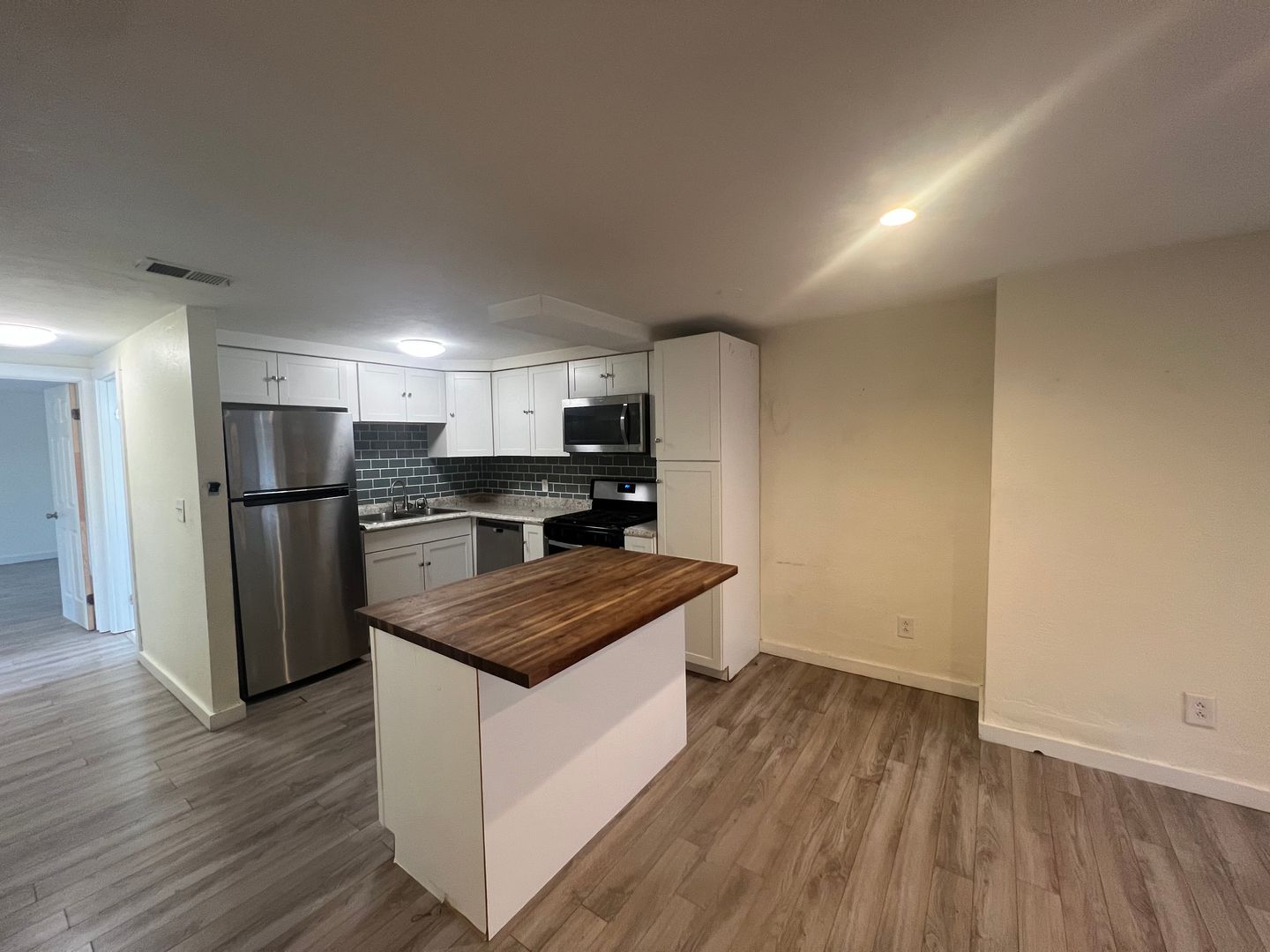 Pittsburgh Apartment: 1416 Rutherford Avenue