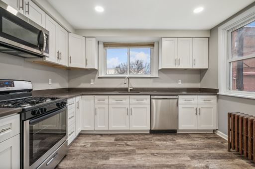 Completely Remodeled 3bed/1bath Unit in Carrick! – photo 1
