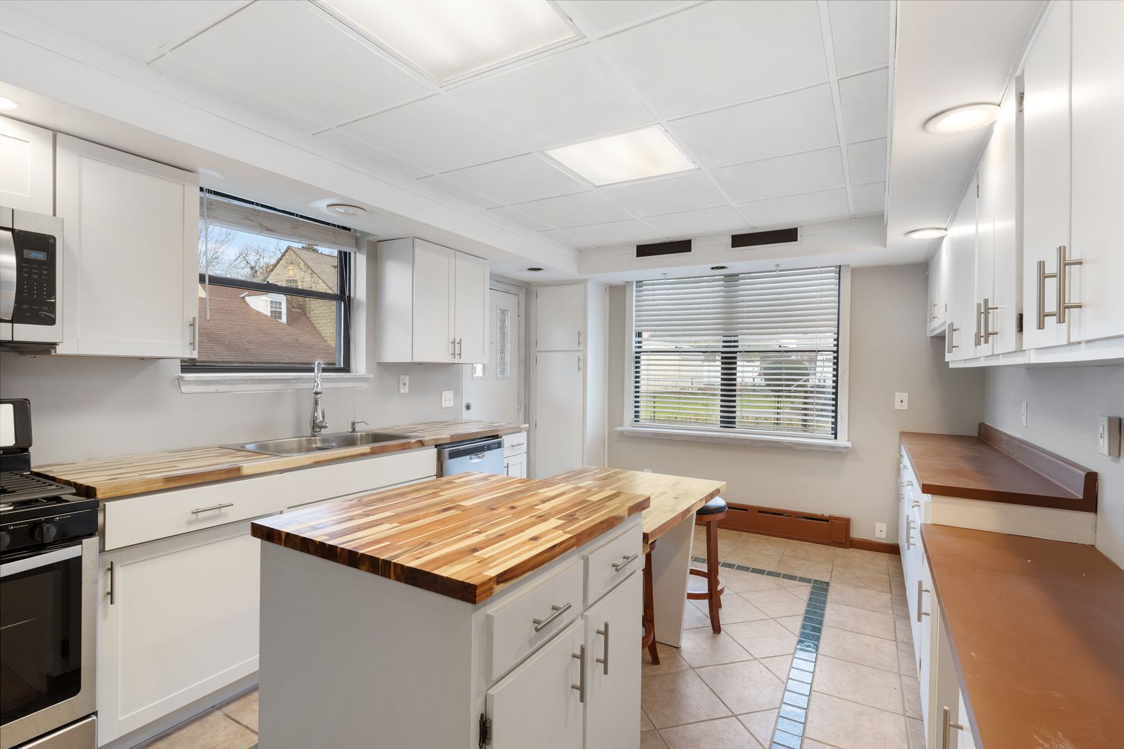 Pittsburgh House: 1945 W Beckert Avenue