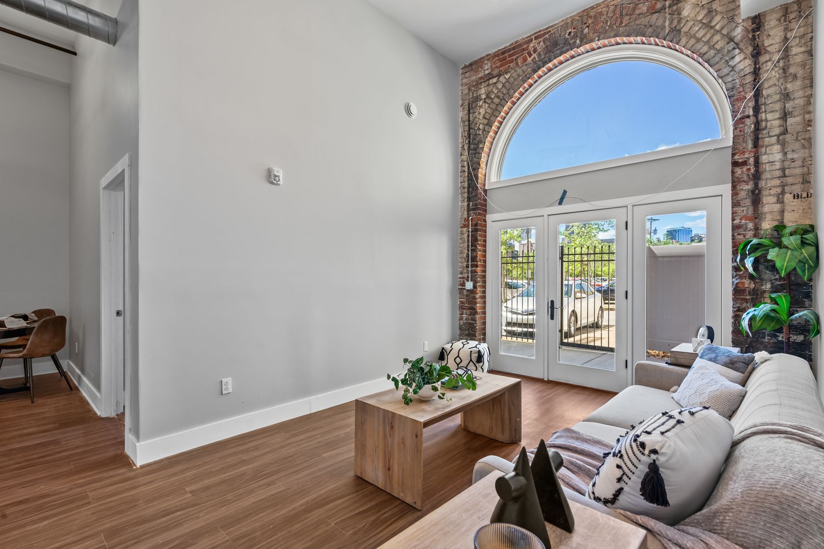 Pittsburgh Apartment: 905 Bingham St